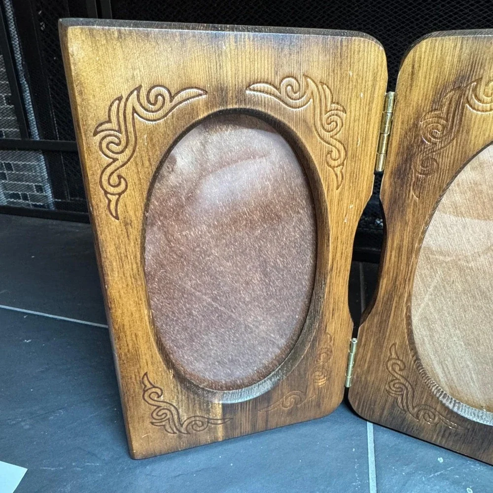 Vintage House of Lloyd 1984 Wood Double Folding Oval Picture Frame Bifold Etched